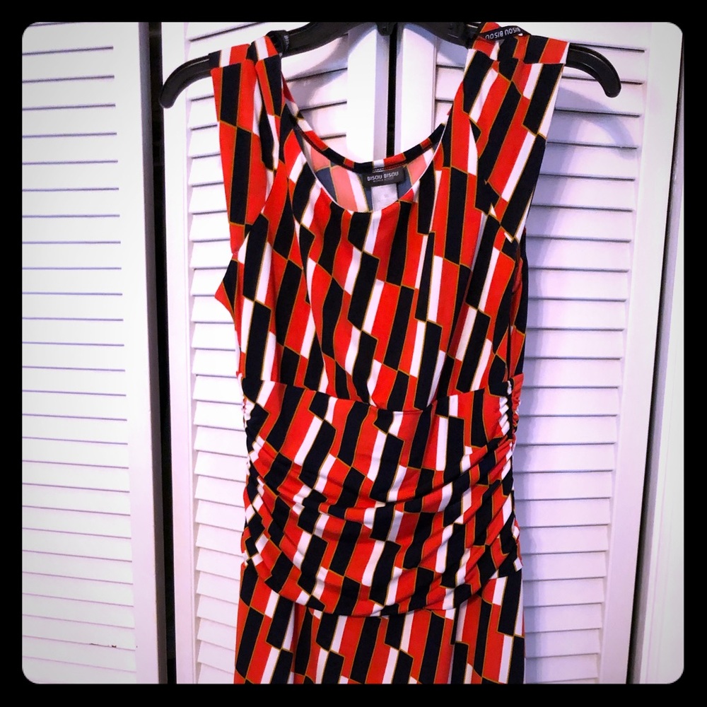 Fun, sexy, sleeveless print dress !